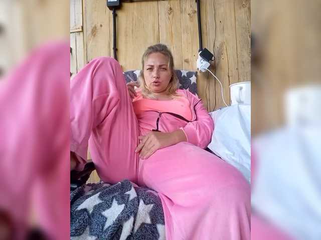Tanysha-1 live cam on BongaCams