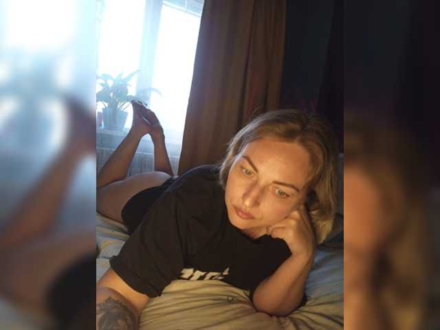 Tanysha-1 live cam on BongaCams