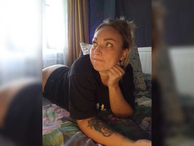 Tanysha-1 live cam on BongaCams