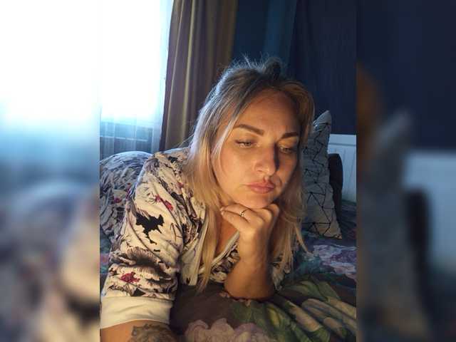 Tanysha-1 live cam on BongaCams