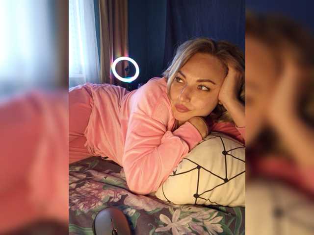 Tanysha-1 live cam on BongaCams