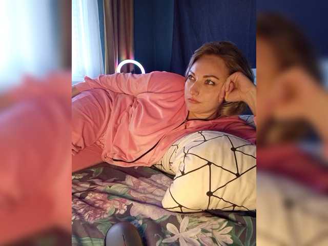 Tanysha-1 live cam on BongaCams