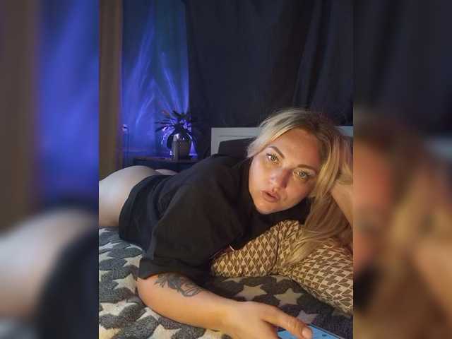 Tanysha-1 live cam on BongaCams