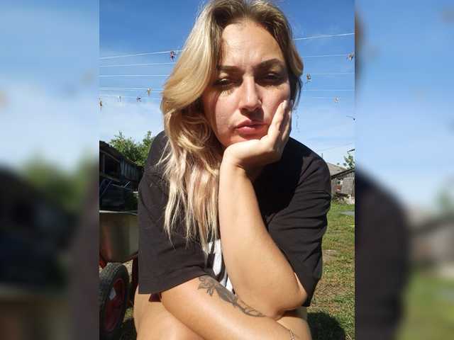 Tanysha-1 live cam on BongaCams