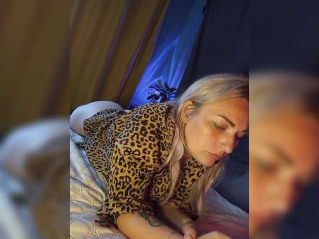 Tanysha-1 live cam on BongaCams