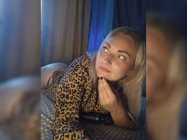 Tanysha-1 live cam on BongaCams