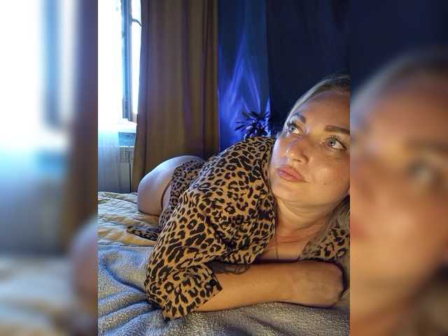Tanysha-1 live cam on BongaCams