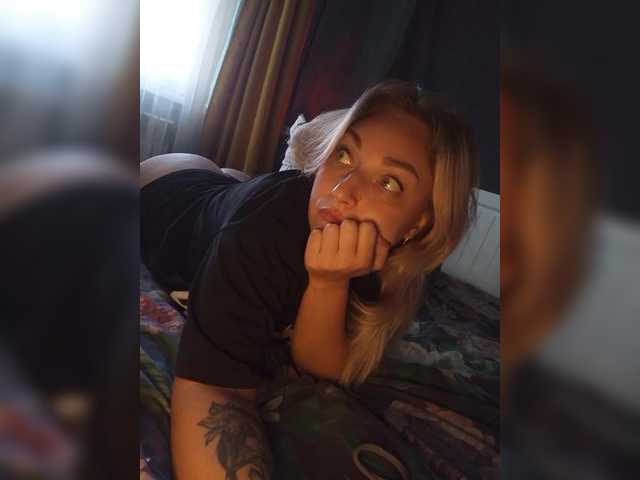 Tanysha-1 live cam on BongaCams