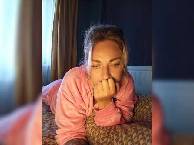 Tanysha-1 live cam on BongaCams