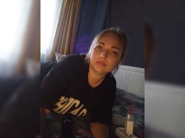Tanysha-1 live cam on BongaCams