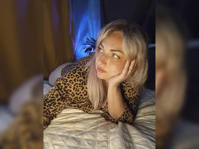 Tanysha-1 live cam on BongaCams