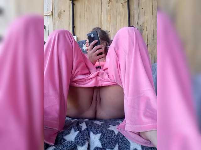 Tanysha-1 live cam on BongaCams