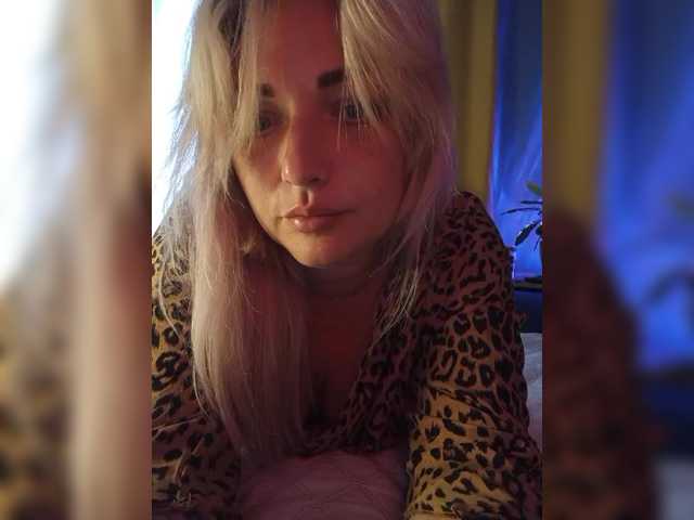 Tanysha-1 live cam on BongaCams