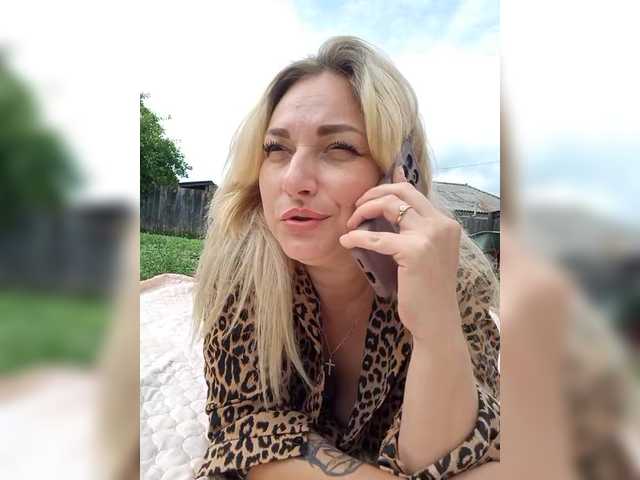 Tanysha-1 live cam on BongaCams