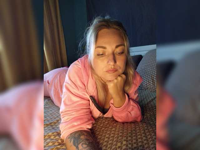 Tanysha-1 live cam on BongaCams