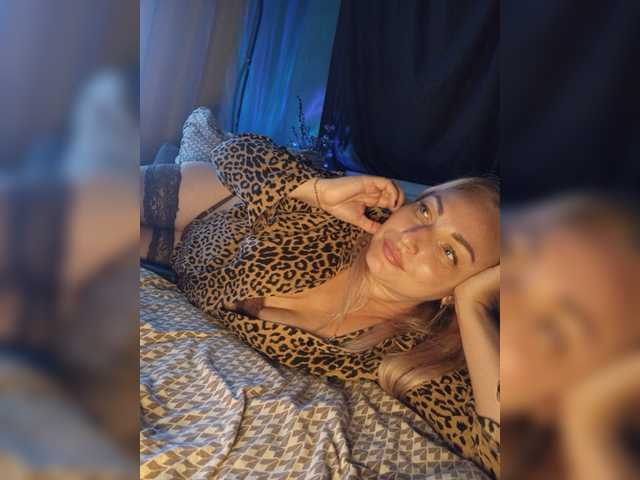 Tanysha-1 live cam on BongaCams