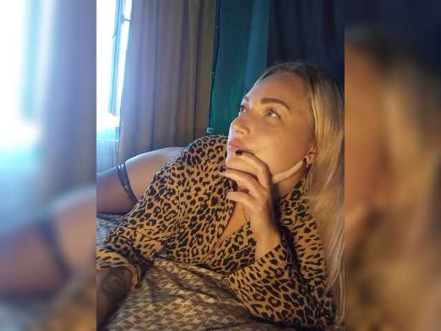 Tanysha-1 live cam on BongaCams