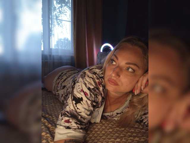 Tanysha-1 live cam on BongaCams