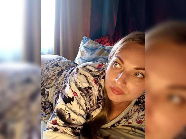 Tanysha-1 live cam on BongaCams