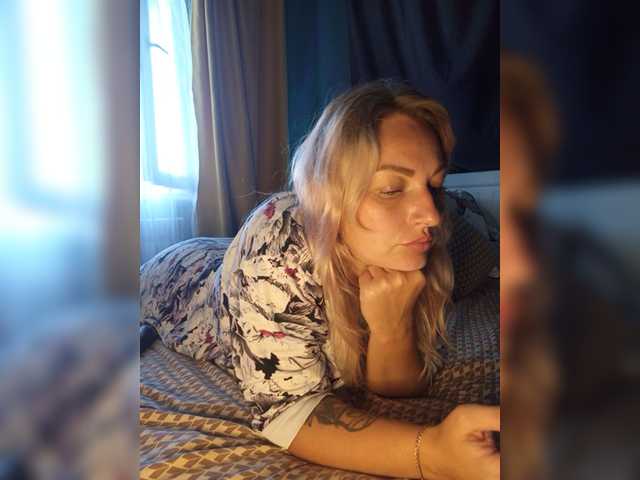 Tanysha-1 live cam on BongaCams