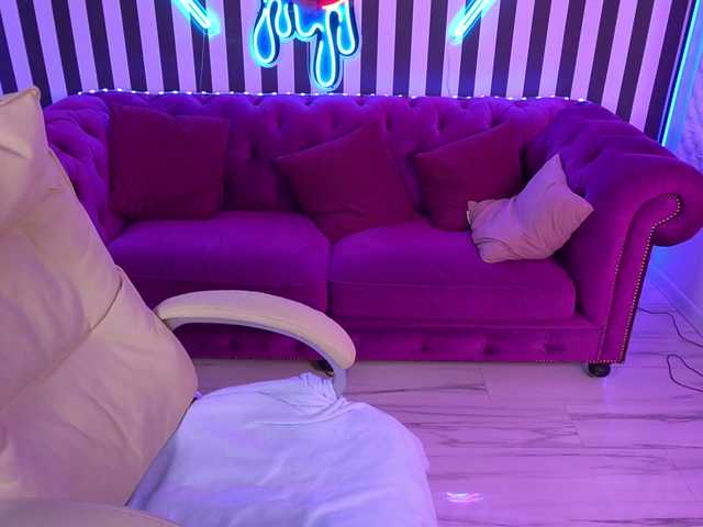 LittleShyy's BongaCams show and profile