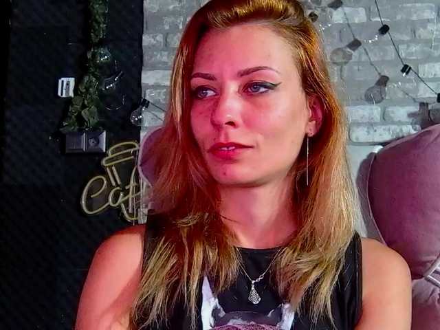 karo131324 live cam on BongaCams