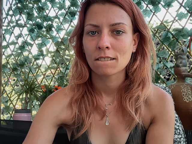 karo131324 live cam on BongaCams
