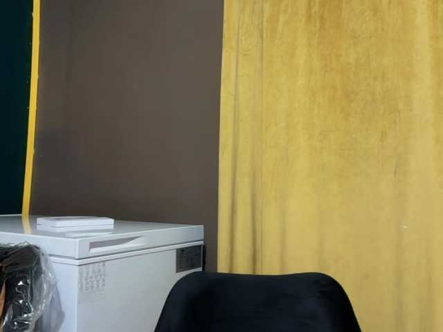 karo131324 live cam on BongaCams