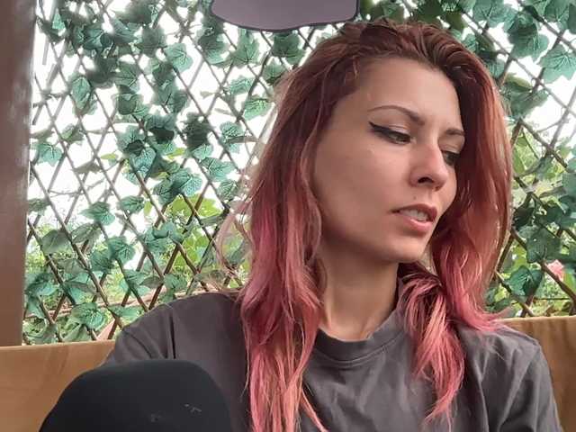 karo131324 live cam on BongaCams