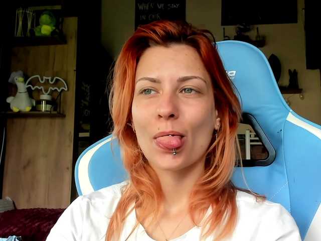 le modèle karo131324 est en webcam porno dans un show sur le site bongacams, il possède les tags suivants: White/Caucasian,Redhead,Shaved