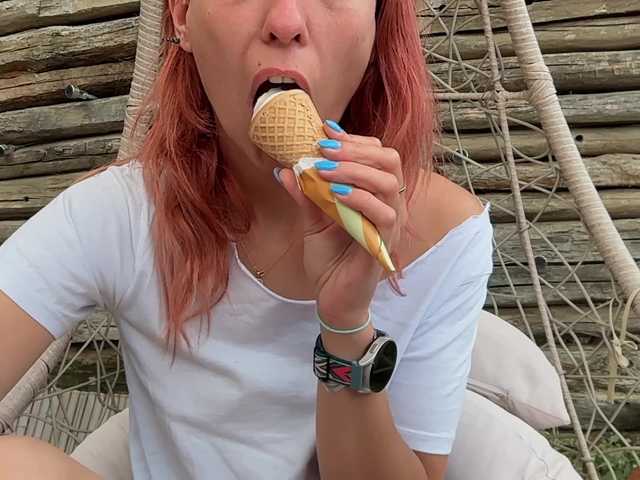 karo131324 live cam on BongaCams