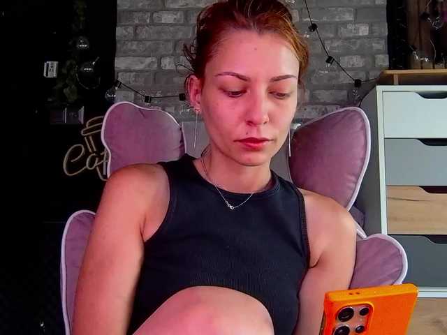 karo131324 live cam on BongaCams