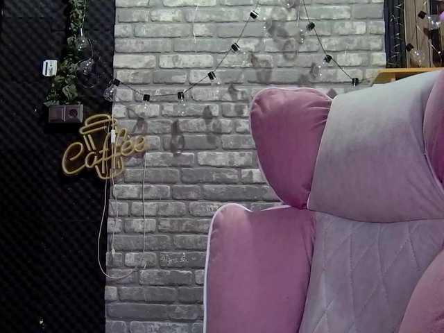 karo131324 live cam on BongaCams
