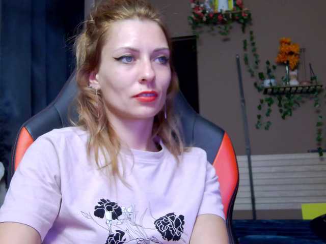 karo131324 Live Cam on BongaCams