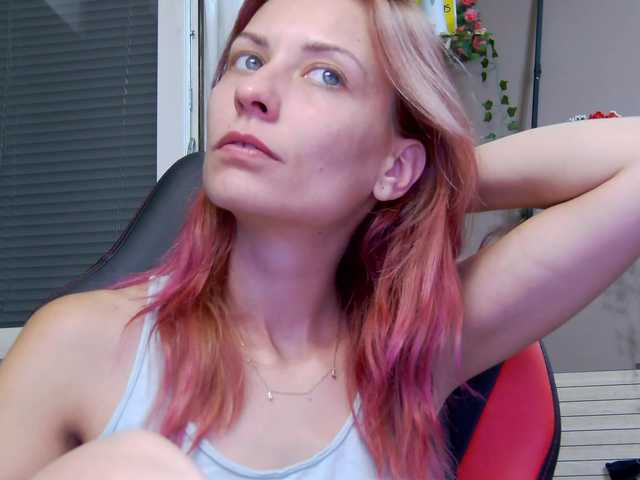 karo131324 live cam on BongaCams