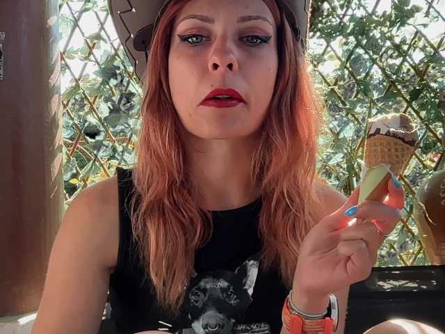 karo131324 live cam on BongaCams