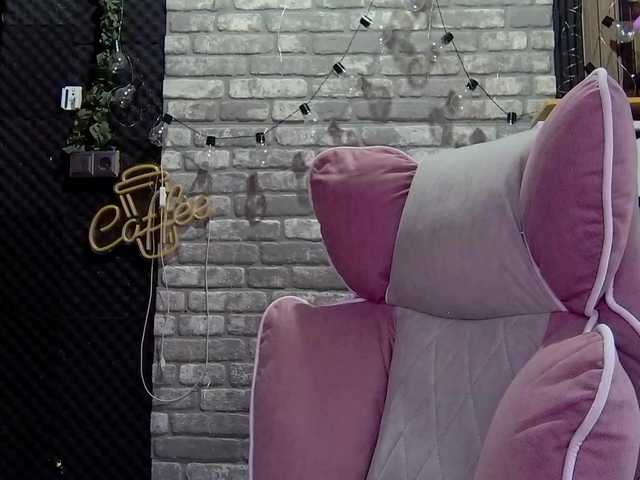 karo131324 live cam on BongaCams