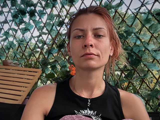 karo131324 live cam on BongaCams
