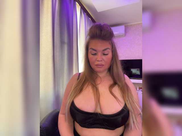 VictoriaDiamo live cam on BongaCams