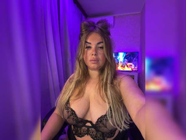 VictoriaDiamo live cam on BongaCams