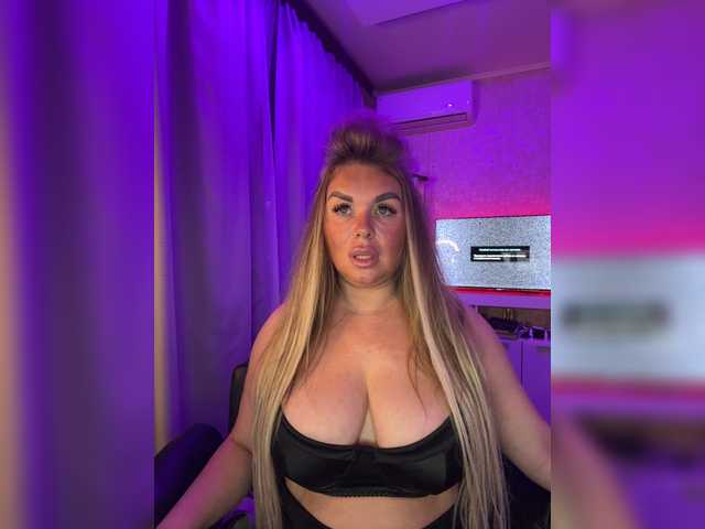 VictoriaDiamo live cam on BongaCams