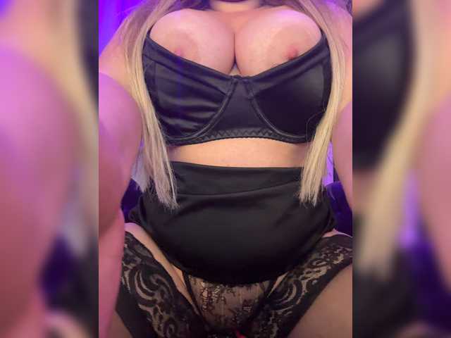 VictoriaDiamo live cam on BongaCams