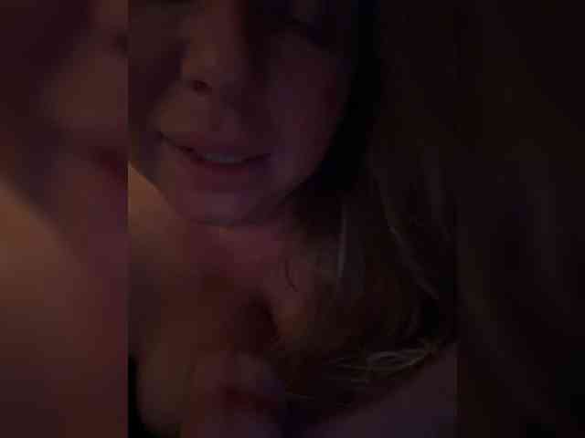VictoriaFoxxx webcam