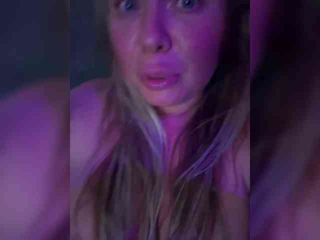 VictoriaFoxxx webcam