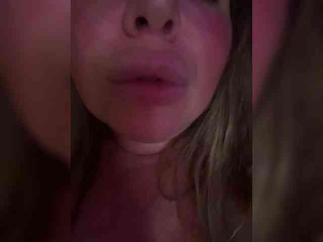VictoriaFoxxx webcam