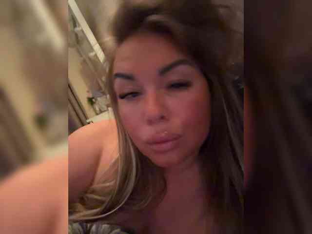 VictoriaFoxxx webcam