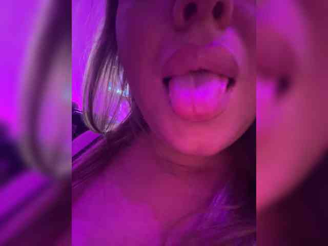 VictoriaFoxxx webcam