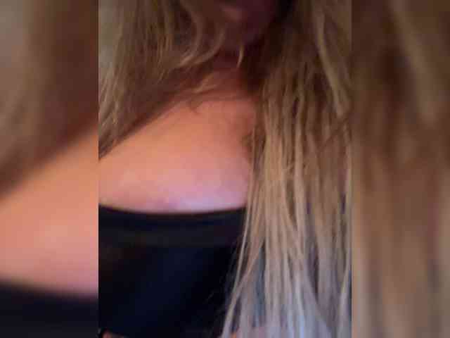 VictoriaFoxxx webcam