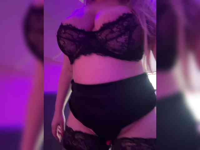 VictoriaFoxxx webcam