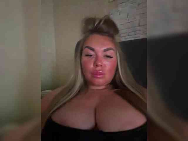 VictoriaDiamo Sex Cam Show